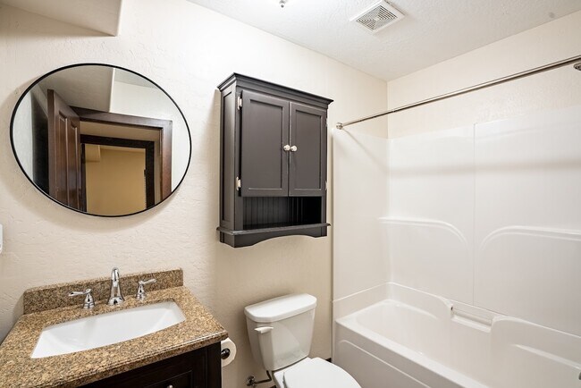 Building Photo - 6649 N Madellaine Dr