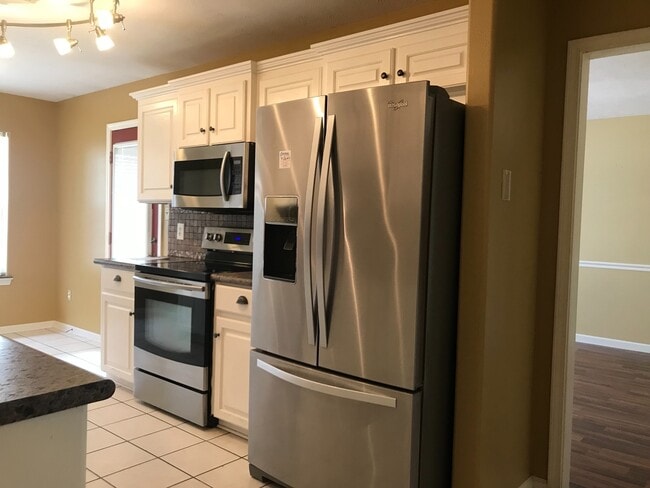 Building Photo - 24 Country Village Cir