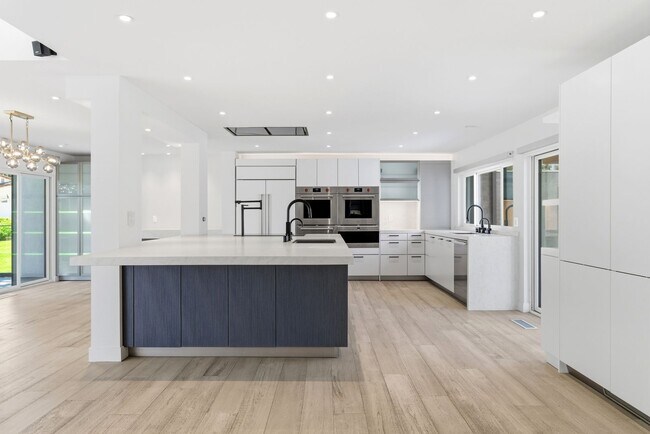 Building Photo - 4520 Park Cordero