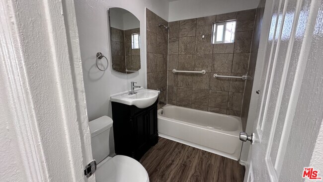 Building Photo - 1709 W 70th St