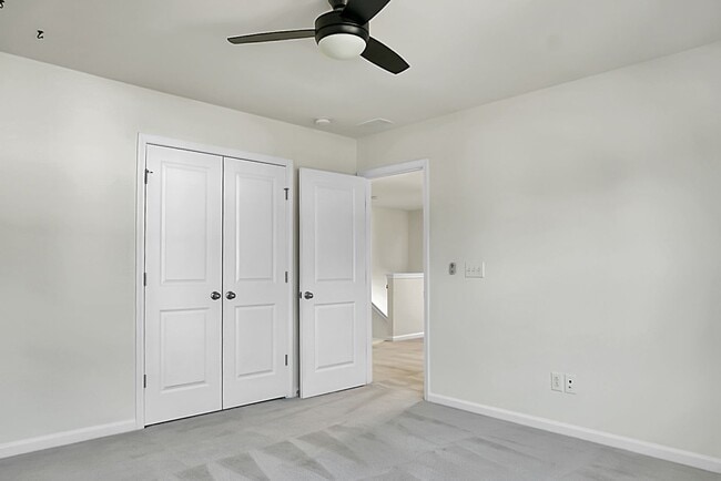 Building Photo - Beautiful 3 Bedroom, 2.5 Bath-Monks Corner...