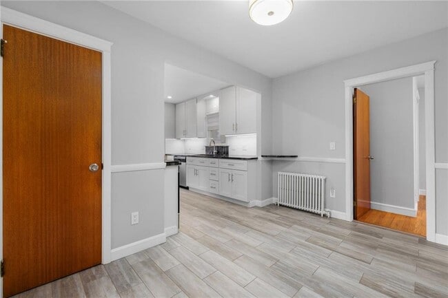 Building Photo - 5 Holten Ave