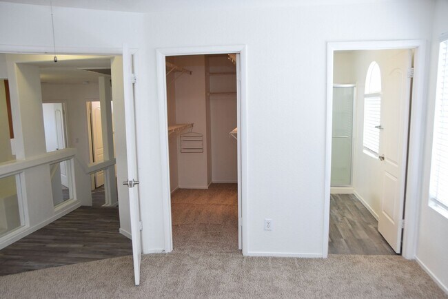 Building Photo - 8765 Country Pines Ave