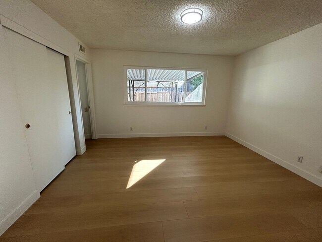Building Photo - Beautifully Renovated 4 Bedroom 2 Bath Sin...