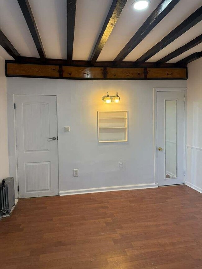 Building Photo - 9005 Riverside Pl