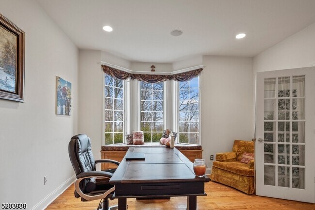 Building Photo - 326 Rock Ridge Ct