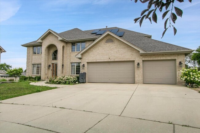 Building Photo - 9200 Greenwood Dr