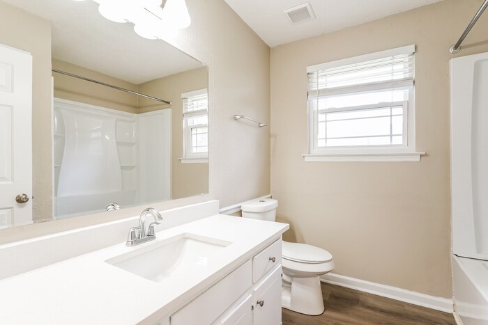 Building Photo - 105 Bordeaux Ct