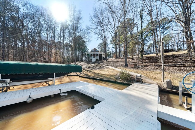 Building Photo - Lakefront Oconee Home