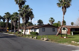 Building Photo - Oak Leaf Village