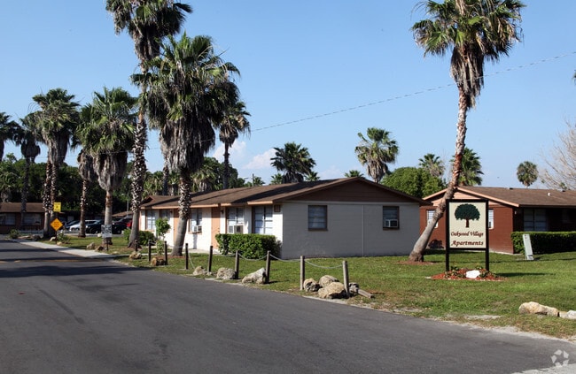 Building Photo - Oak Leaf Village
