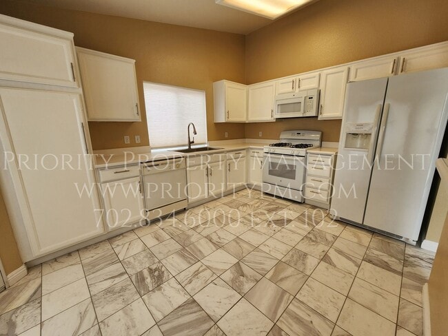 Building Photo - NEW PAINT! NEW CARPET ~NEAR SUMMERLIN~Single Story ~ 2 Bed/2 Bath ~1100+ SQ. FT