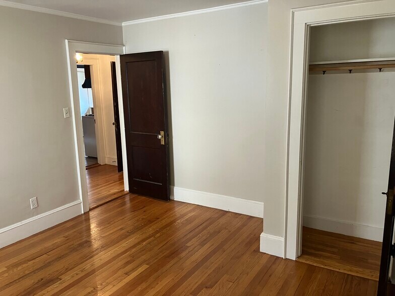 Building Photo - 93 Hillside Rd