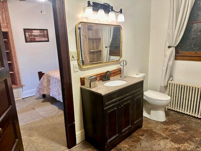 Building Photo - 123 N Broadway Ave