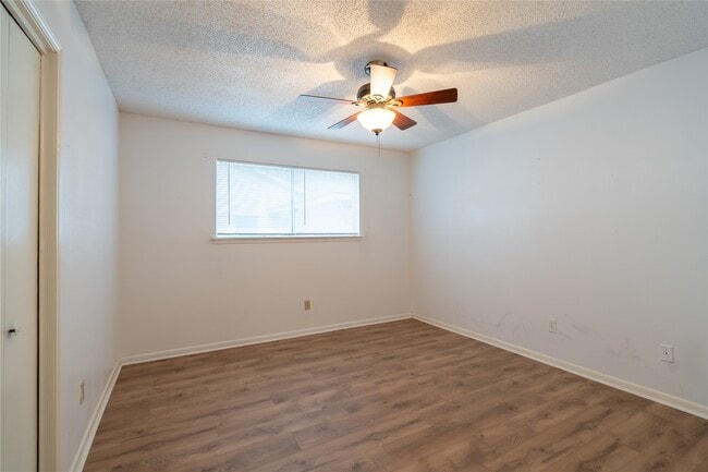 Building Photo - 12910 Shady Knoll Ln