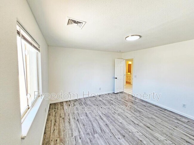 Building Photo - 1821 Pershing Ave