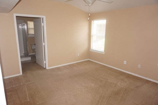 Building Photo - Residences at Sabal Point Spacious 2/2
