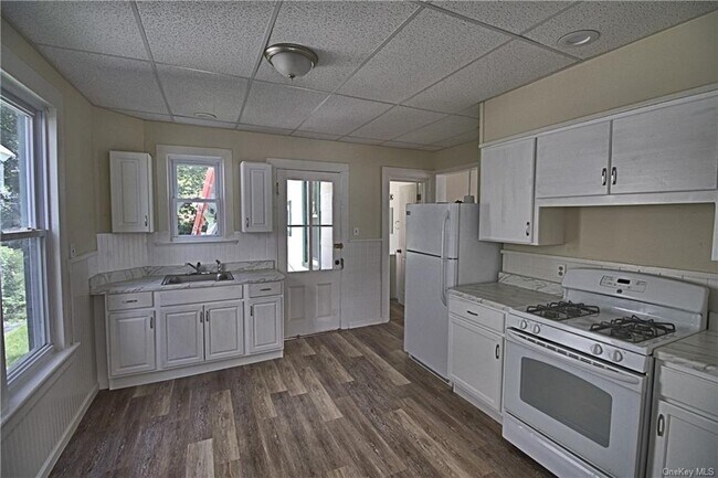 Building Photo - 83 Hudson St