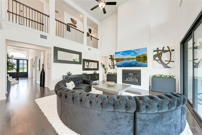 Building Photo - 5028 Olimpico Wy