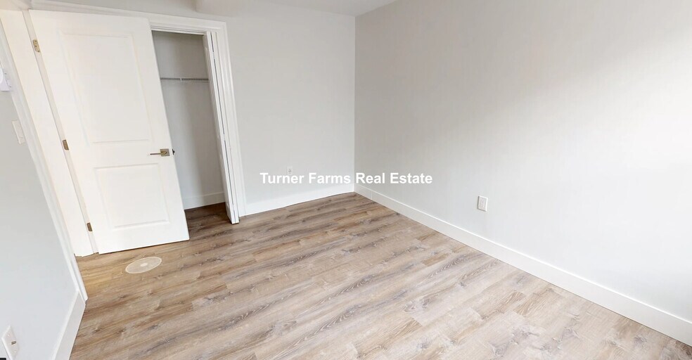 Building Photo - 61 Park Dr