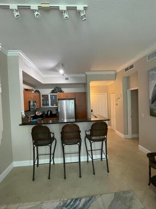 Building Photo - 806 E Windward Way