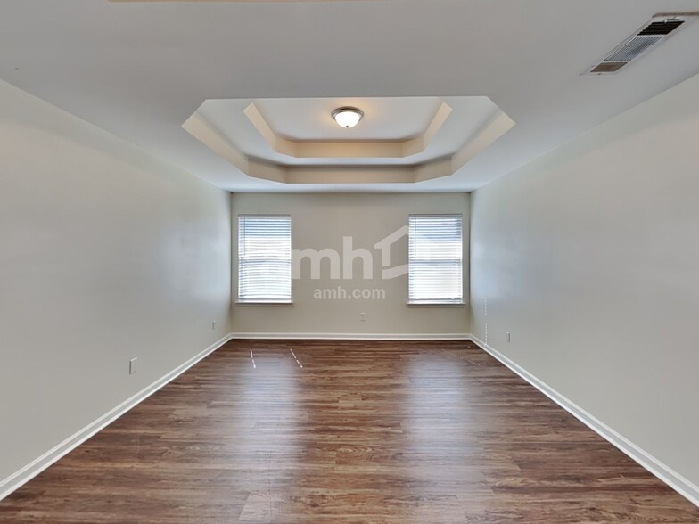 Building Photo - 729 Rolling Downs Dr SW