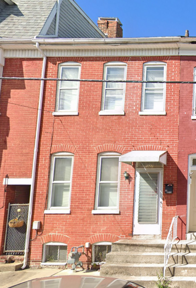 Building Photo - 2 Bedroom 1 Bathroom in York!