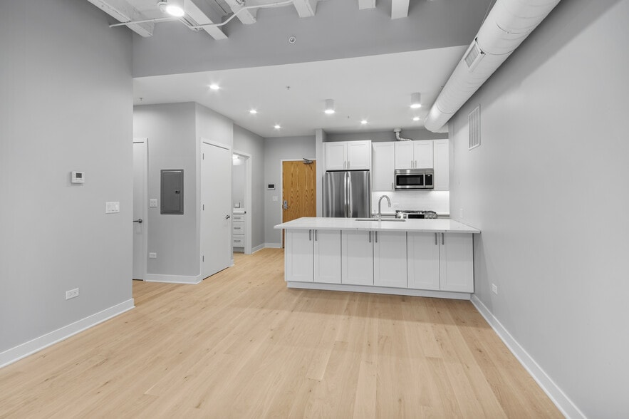 Building Photo - 4622 N Ashland Ave