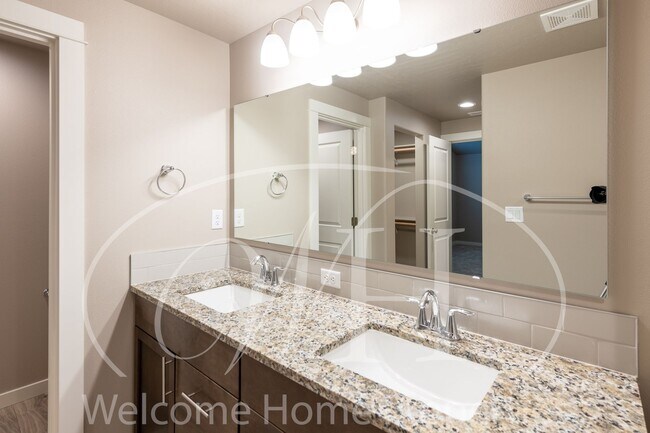 Building Photo - Brand NEW Home Overlooking the Golf Course