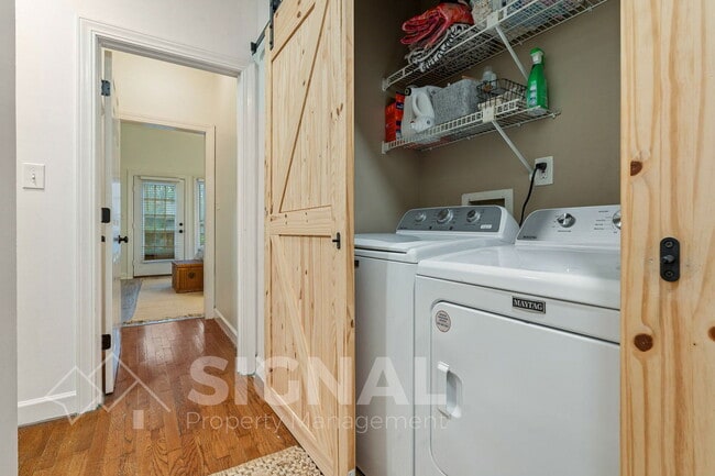 Building Photo - 709 Stonewall Dr