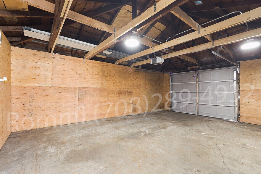 Garage - 7528 Catalpa Ave