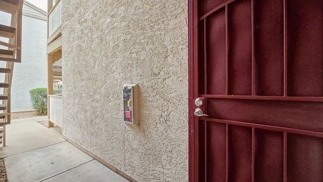 Building Photo - Awesome 2bd/2ba Condo close to Tempe Town Lake, ASU, Sky Harbor, Freeway Access and Light Rail.