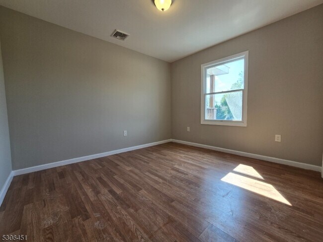 Building Photo - 158 N 8th St