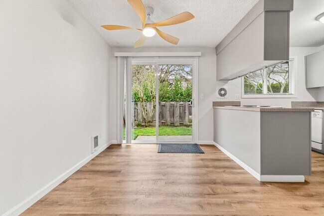 Building Photo - 705-707 N Sumner St.