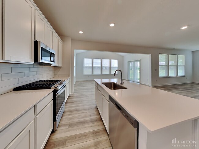 Building Photo - 4928 W Morenci Court New Palestine IN