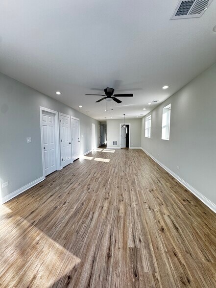 Building Photo - 6807 S Paulina St