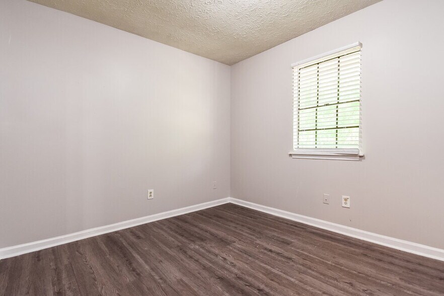 Building Photo - 4114 Red Laurel Way SW