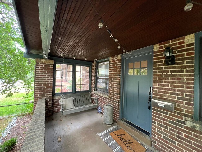 Building Photo - Highlands Bungalow Available Now!