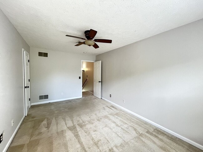 Building Photo - Townhouse in Nashboro Village!