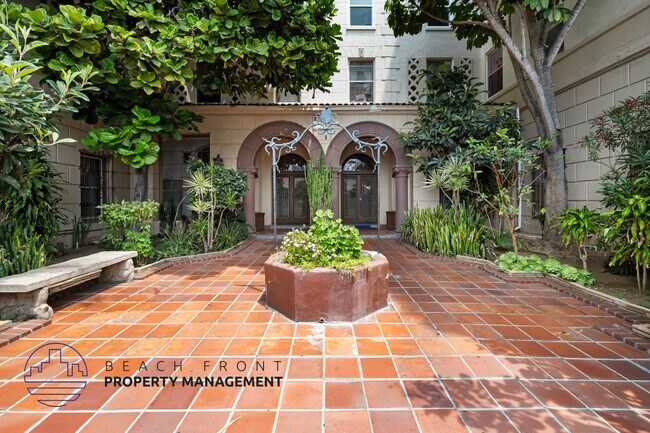 Building Photo - 3333 W. 4th St.