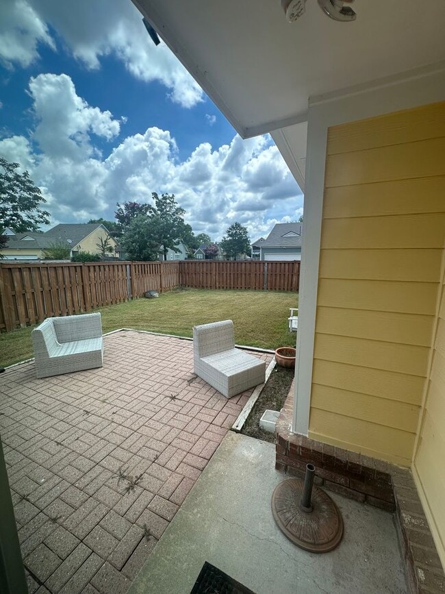 Building Photo - 2BD/2.5BA Home Located in Harbor Town!