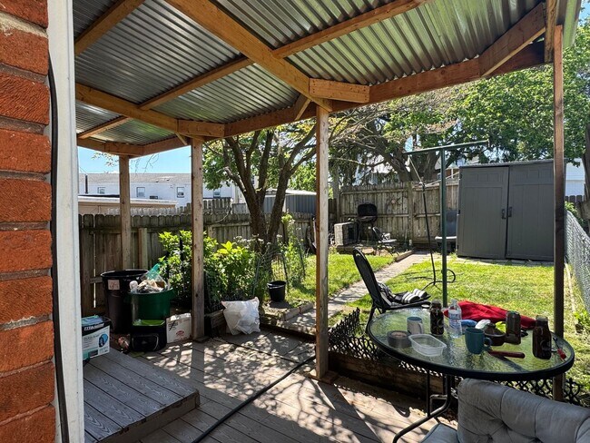 Building Photo - Beautiful 2 Bedroom Semi-Detached Home in Lancaster!