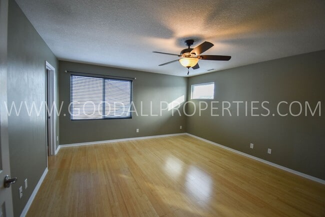 Building Photo - 4 Bedroom 3 Bath Home 3 Car Garage with large fenced in yard in Waukee