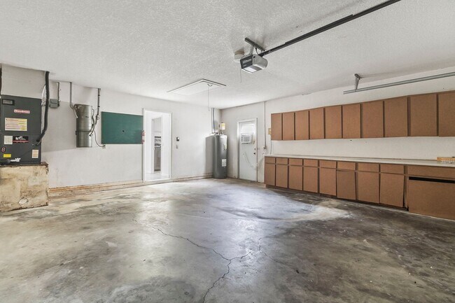 Building Photo - Annual ** 4 Bed / 3 Bath Single Family Home -- $1,950/month