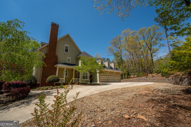 Building Photo - 2925 Orchard Dr