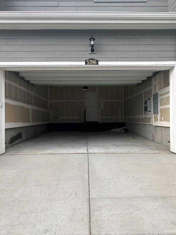 Building Photo - 5396 Euclid Dr