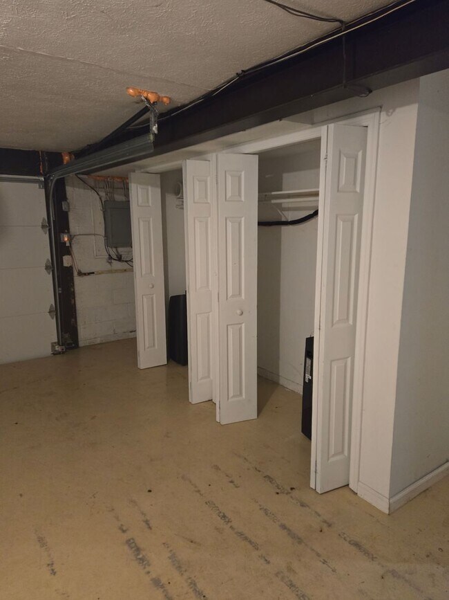 Building Photo - Monroeville Townhome for rent
