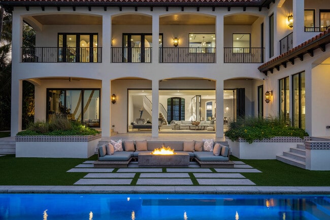 Building Photo - 1535 N Ocean Blvd