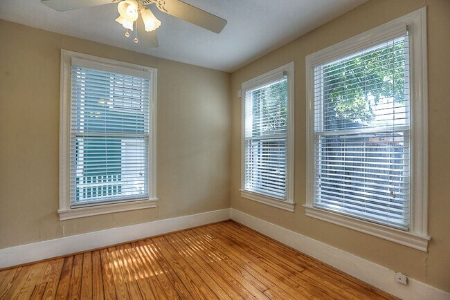 Building Photo - 1119 Jerome St