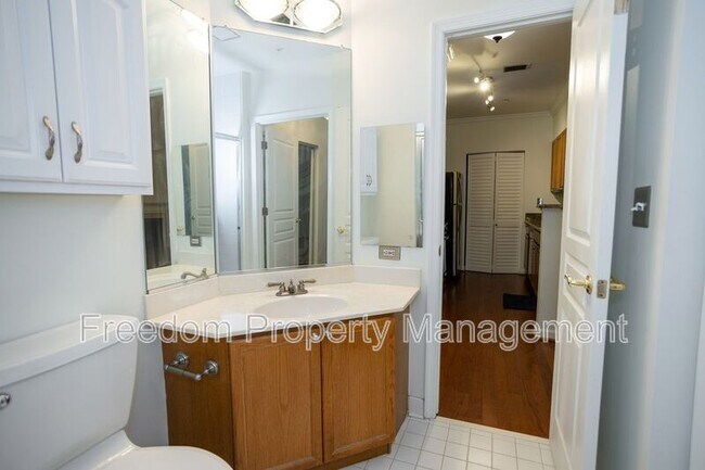 Building Photo - 2204 Westcourt Ln